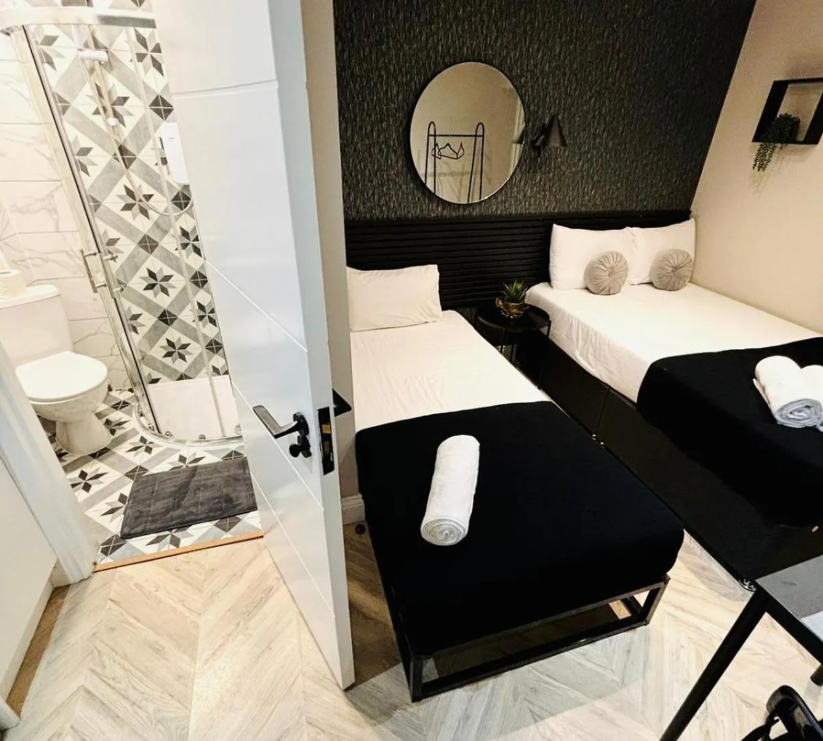Heathrow Airport Studios West Drayton  Apartment