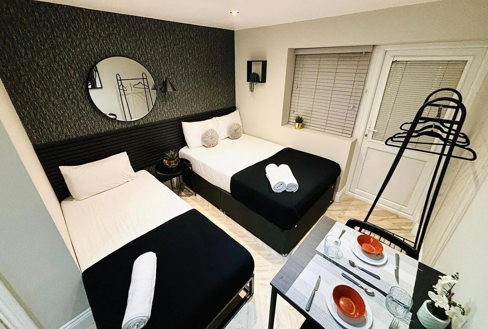 Heathrow Airport Studios West Drayton  West Drayton (Middlesex)