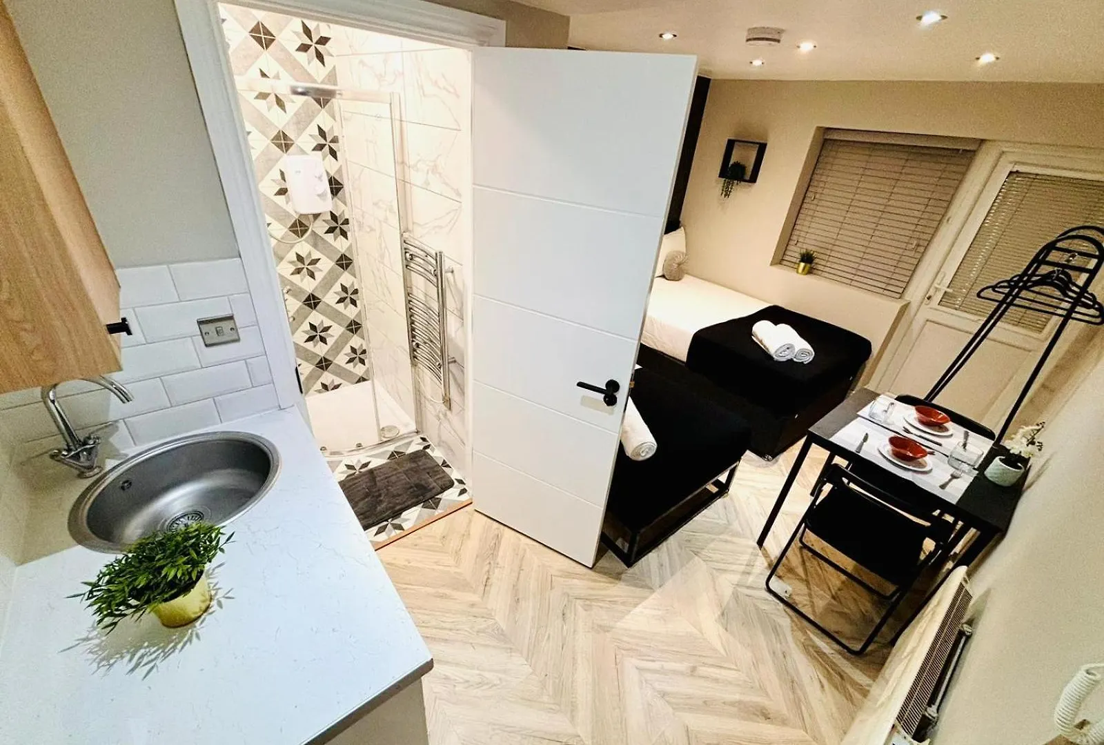 Heathrow Airport Studios West Drayton  United Kingdom